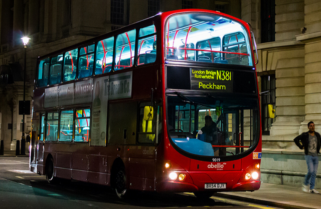 File:N381 at Trafalgar Square.png