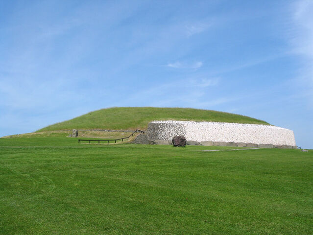 File:Newgrange ireland.jpg