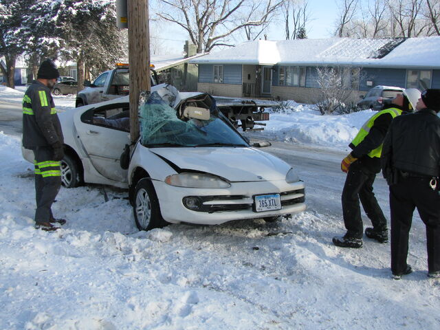 File:Pole and car Fail.jpg