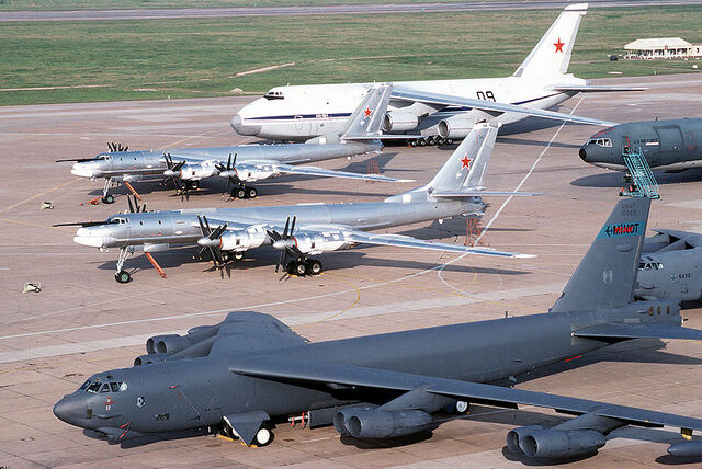 File:B52 Tu95.jpg