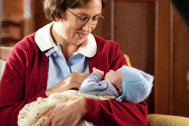File:Call the midwife chummy and baby raymond.jpg