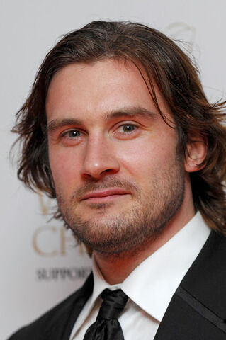 File:Clive Standen.jpg