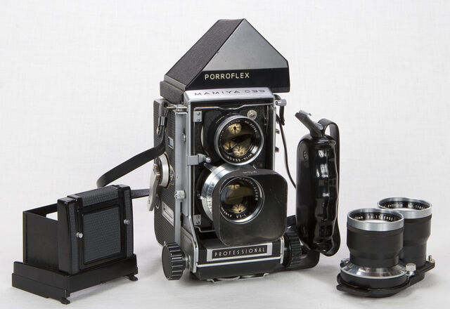 File:Mamiya-C33-01.jpg