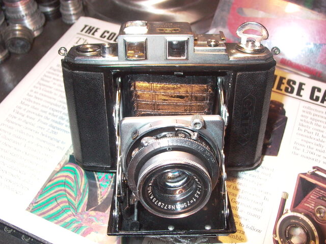 File:Z99 Gotex KSK 6x6cm 1943 WW2 Camera japan.jpg