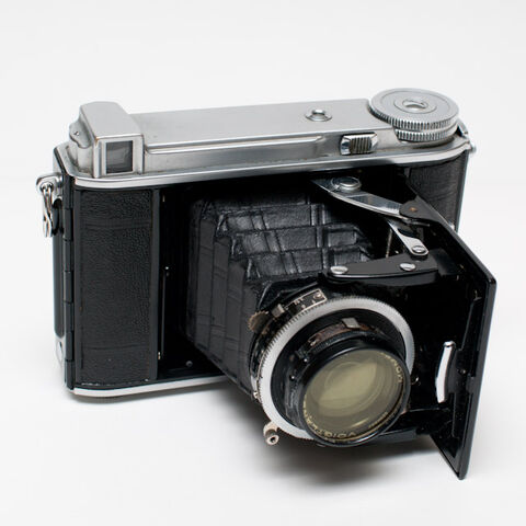 File:Voigtlander Bessa 46.jpg