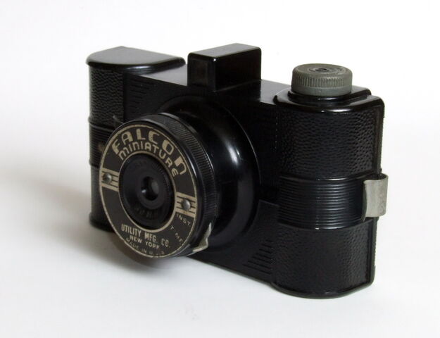 File:Falcon Miniature 02.jpg