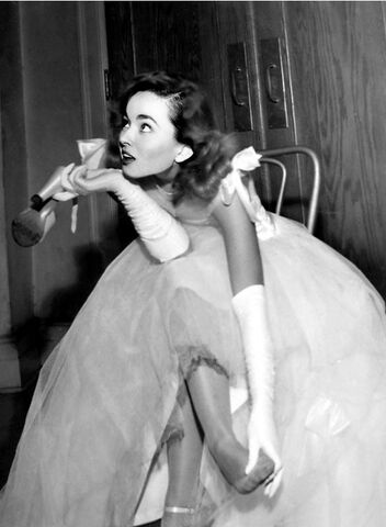 File:Oh my aching feet.jpg