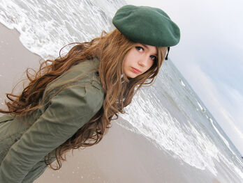 Beach-coast-coat-curly-hair-girl-Favim.com-345108