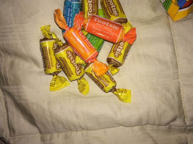 File:Tootsie rolls candy.jpeg