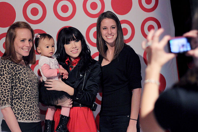 File:Carly with Fans.jpg