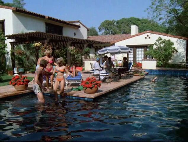 File:Santa Barbara hotel.jpg