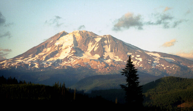 File:Mount Adams.jpg