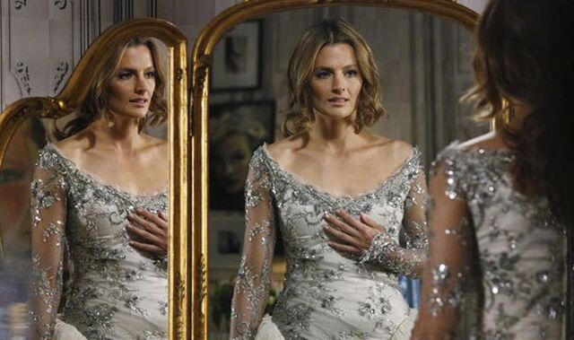 Archivo:Beckett-wedding-dress4.jpg