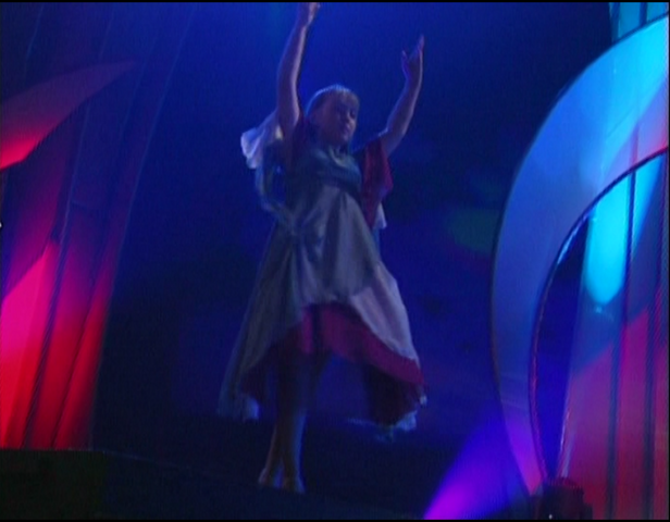 File:Chloë Agnew dancing.png