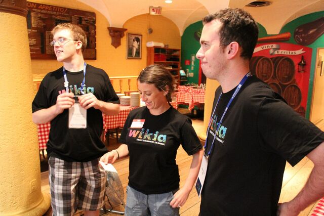 File:Wikia pizza party 5.jpg