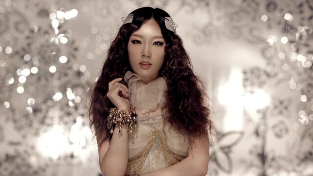 File:Taeyeon-wapop-concert-7.jpg