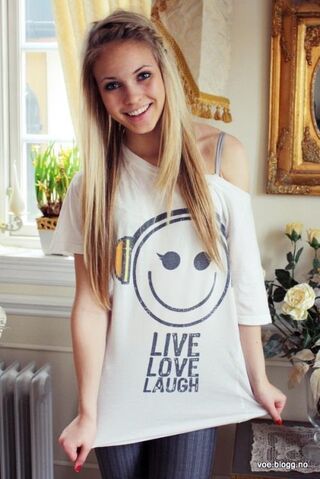File:Beautiful-blonde-girl-hair-Favimcom-317974 large zpsacb443af.jpg