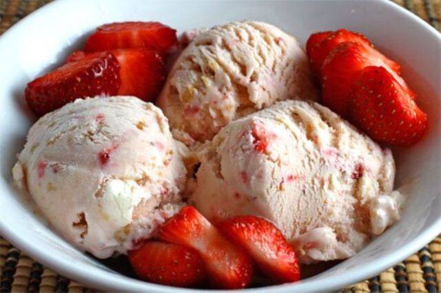 File:Strawberry-cheesecake-ice-cream-2.jpg