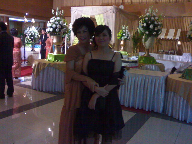 File:Istri dan anaku.jpg