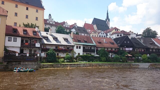 File:Vlatava Fluß.jpg