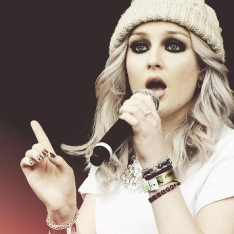 File:Perrie Edwards Tumblr.jpg