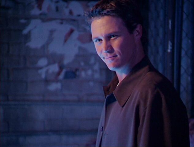 File:4x05-Leo.jpg