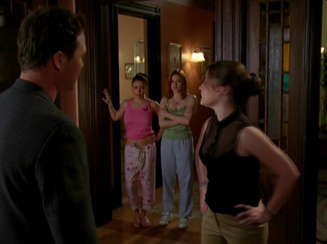 File:5x18-SistersLeo.jpg