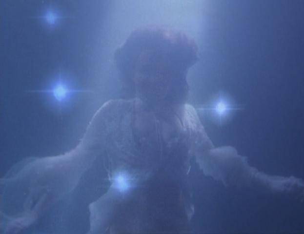 Ficheiro:Patty saving Prue.jpg