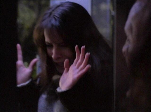 File:1x12-Piper-Attack.jpg