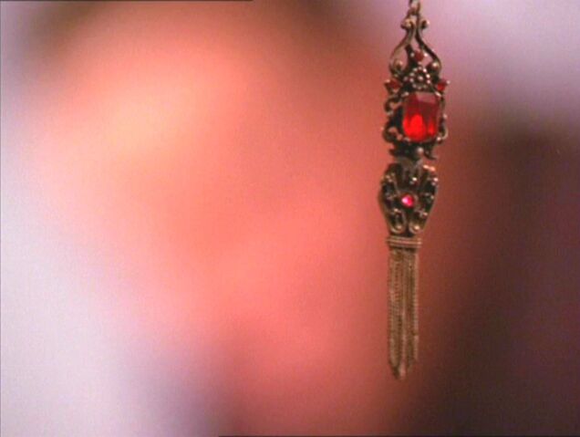 File:ProtectionAmulet.jpg