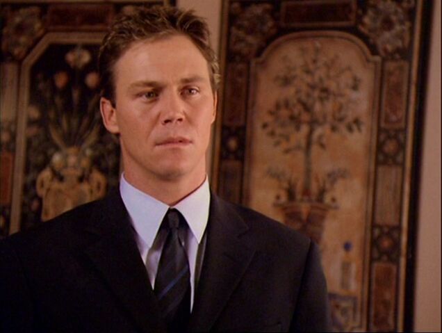 File:4x01-Leo.jpg
