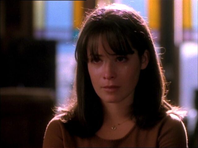 File:1x02-PiperScared.jpg