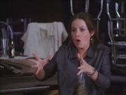 2x01-piper-freezes-jeremy