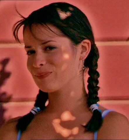 File:2x04-PiperHalliwell.jpg