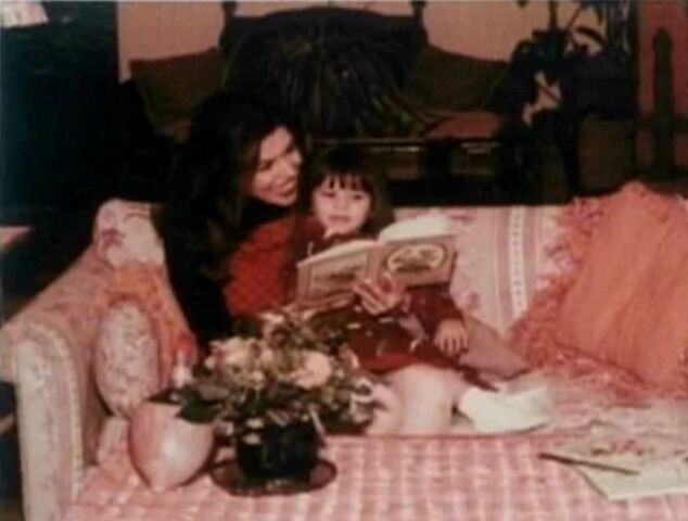 Arquivo:Patty and little Phoebe.jpg