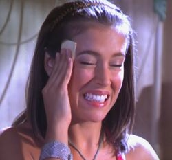 2x03-phoebe-02.jpg