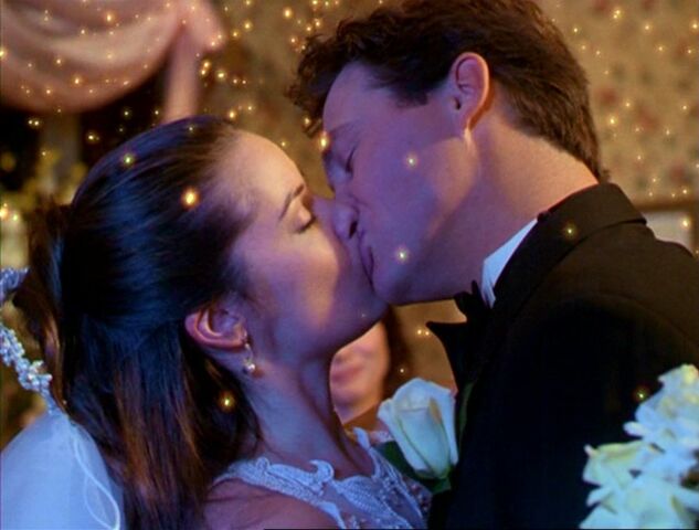 File:PiperLeoMarriedWed.jpg