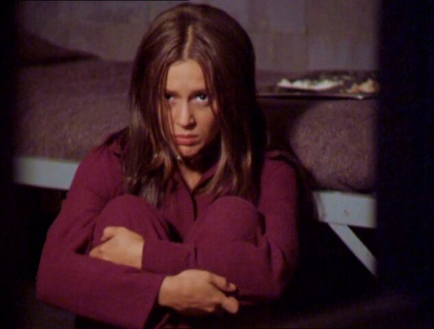 File:2x02-PhoebeHalliwell2.jpg