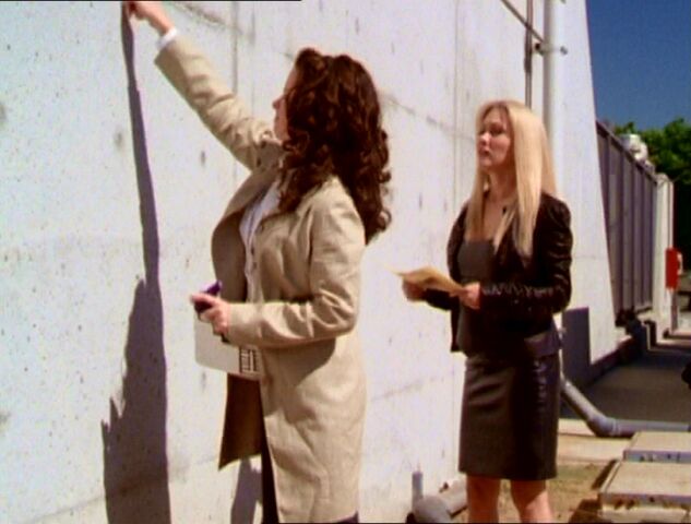 File:2x02-PiperDrawDoor.jpg