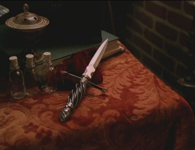 File:Athame-pic.jpg