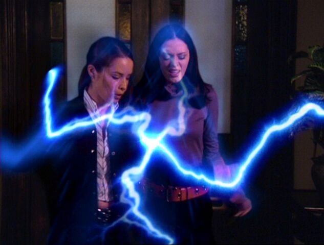 File:PaigePiperShrinking.jpg