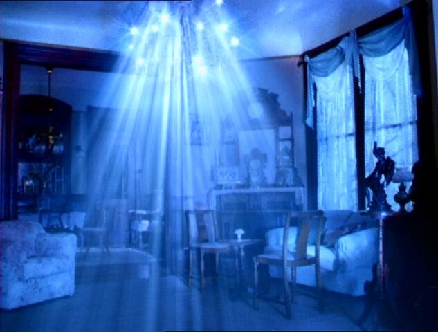 File:Chandelier-Light.jpg