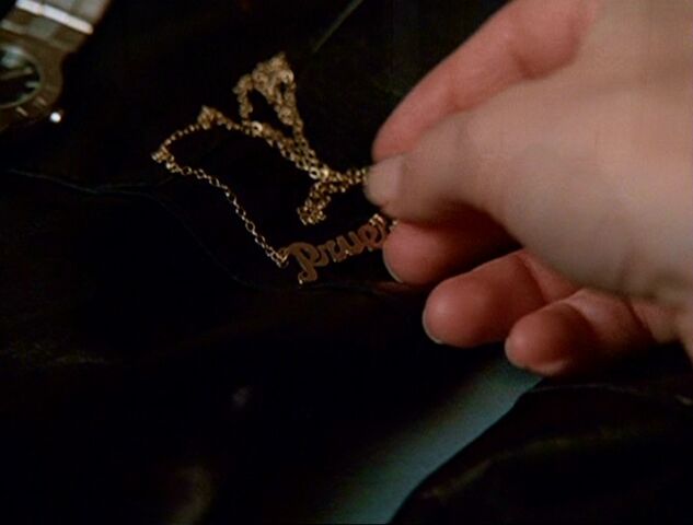 File:4x06-NecklaceHand.jpg