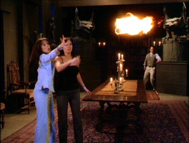 File:2x03-29-piper-prue.jpg