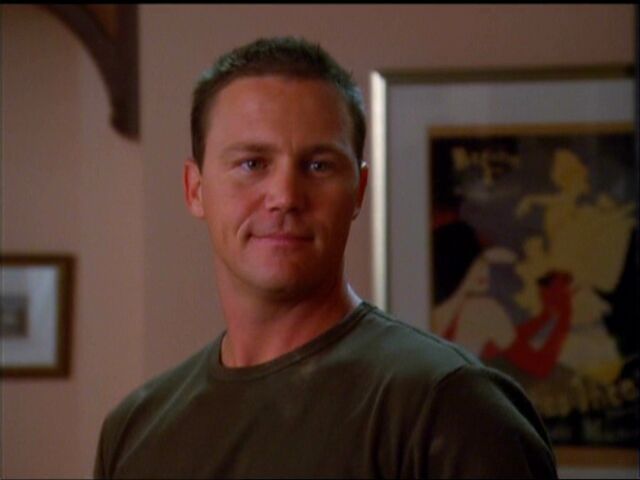 File:5x01-Leo.jpg