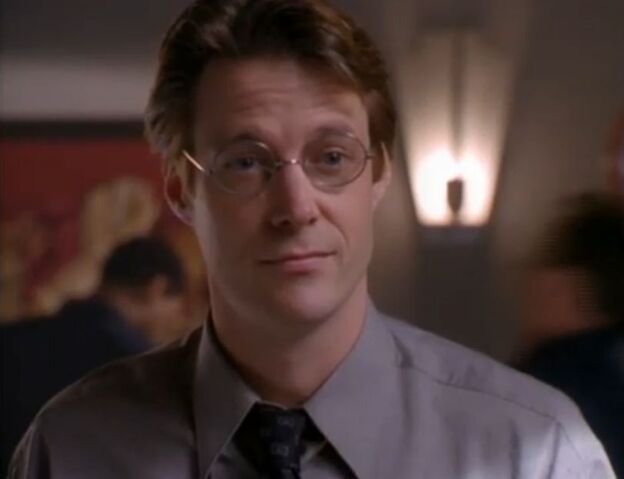 File:1x01 Roger 02.jpg