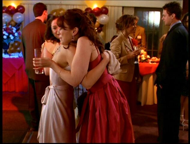 File:6x17-Phoebe Ramona Hug.jpg