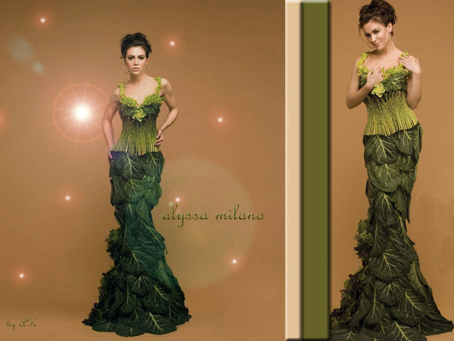 File:Alyssa Milano-Phoebe 128.jpg