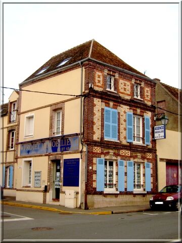 Fichier:Agence-immobiliere-cherisy.jpg