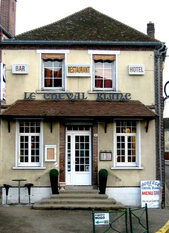 Fichier:Auberge-cheval-blanc-cherisy.jpg